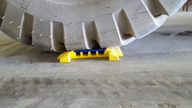 tufftraxx crane wheel.jpg